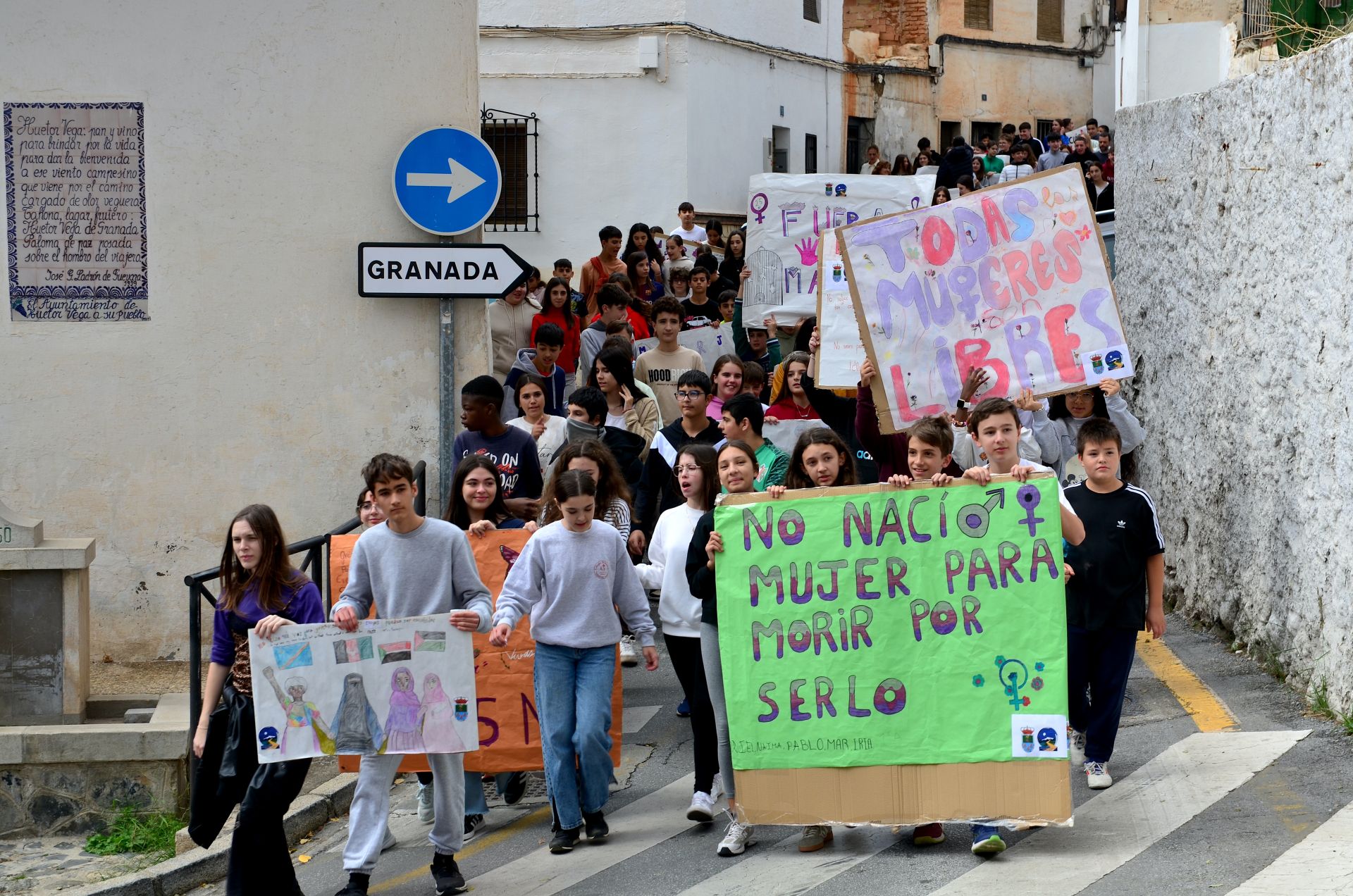 El IES Los Neveros de Huétor Vega clama contra la violencia machista