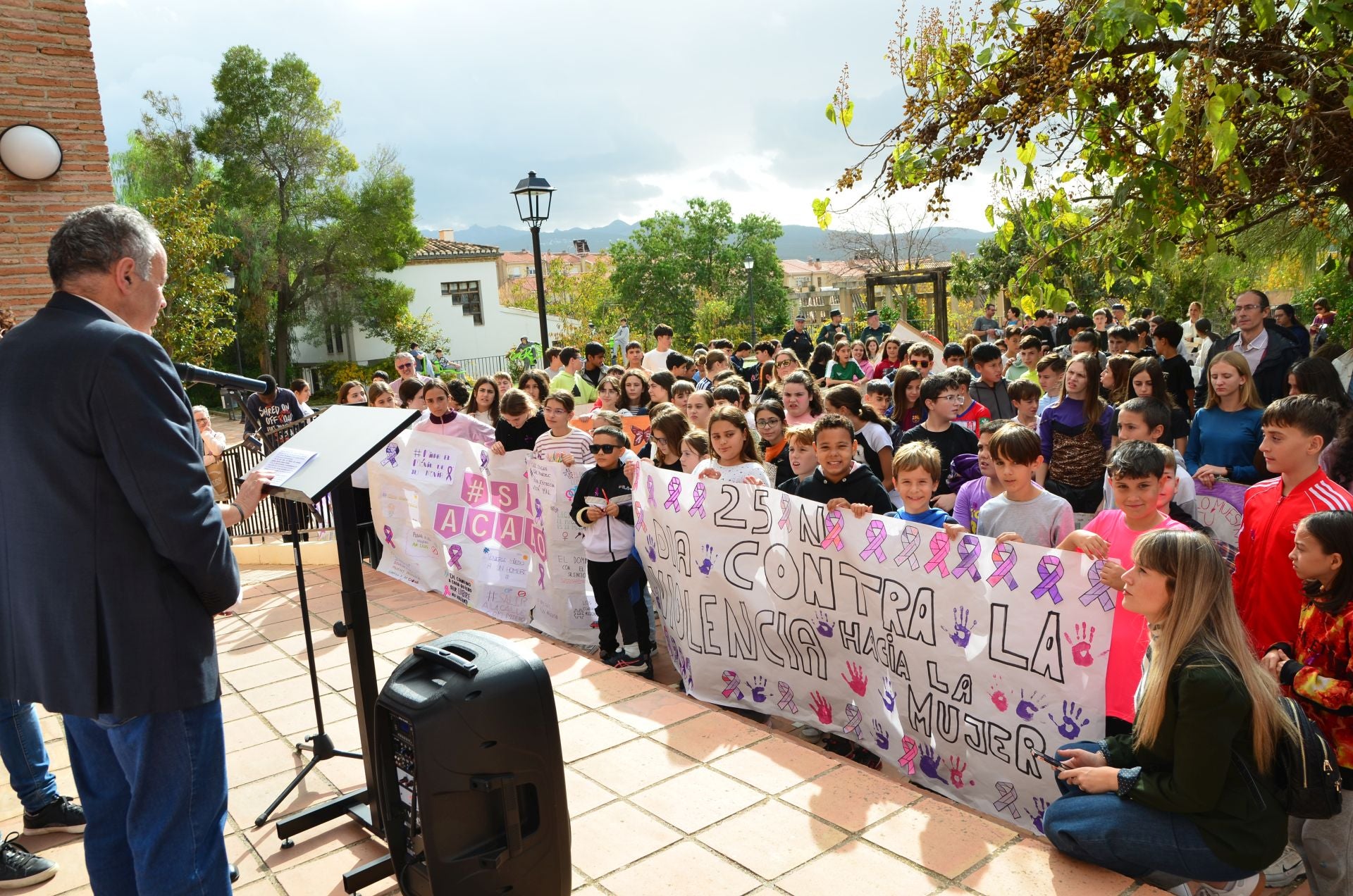 El IES Los Neveros de Huétor Vega clama contra la violencia machista