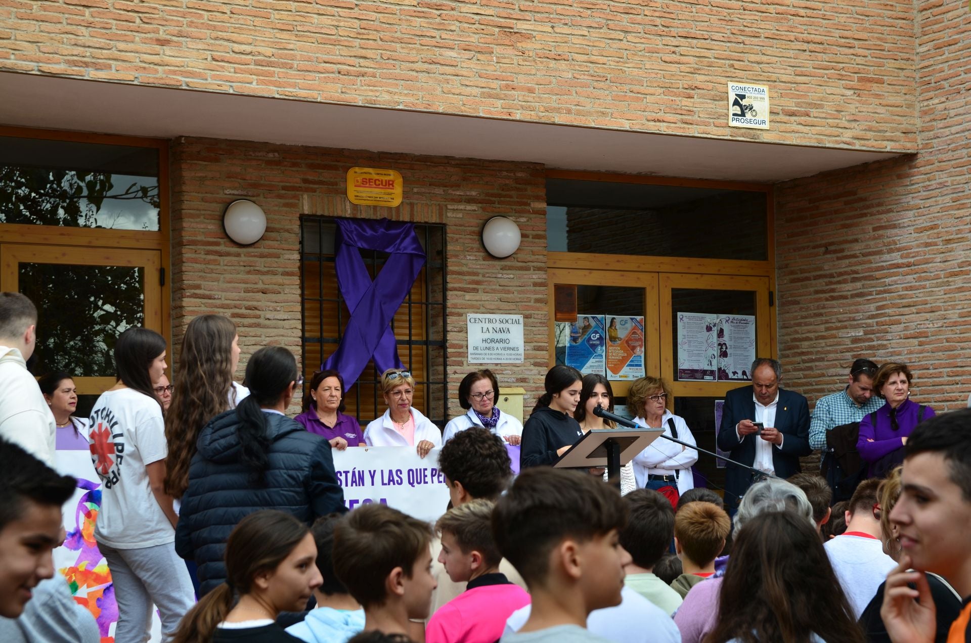 El IES Los Neveros de Huétor Vega clama contra la violencia machista