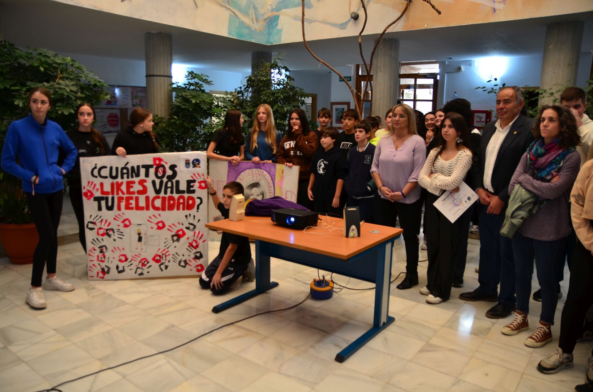 El IES Los Neveros de Huétor Vega clama contra la violencia machista