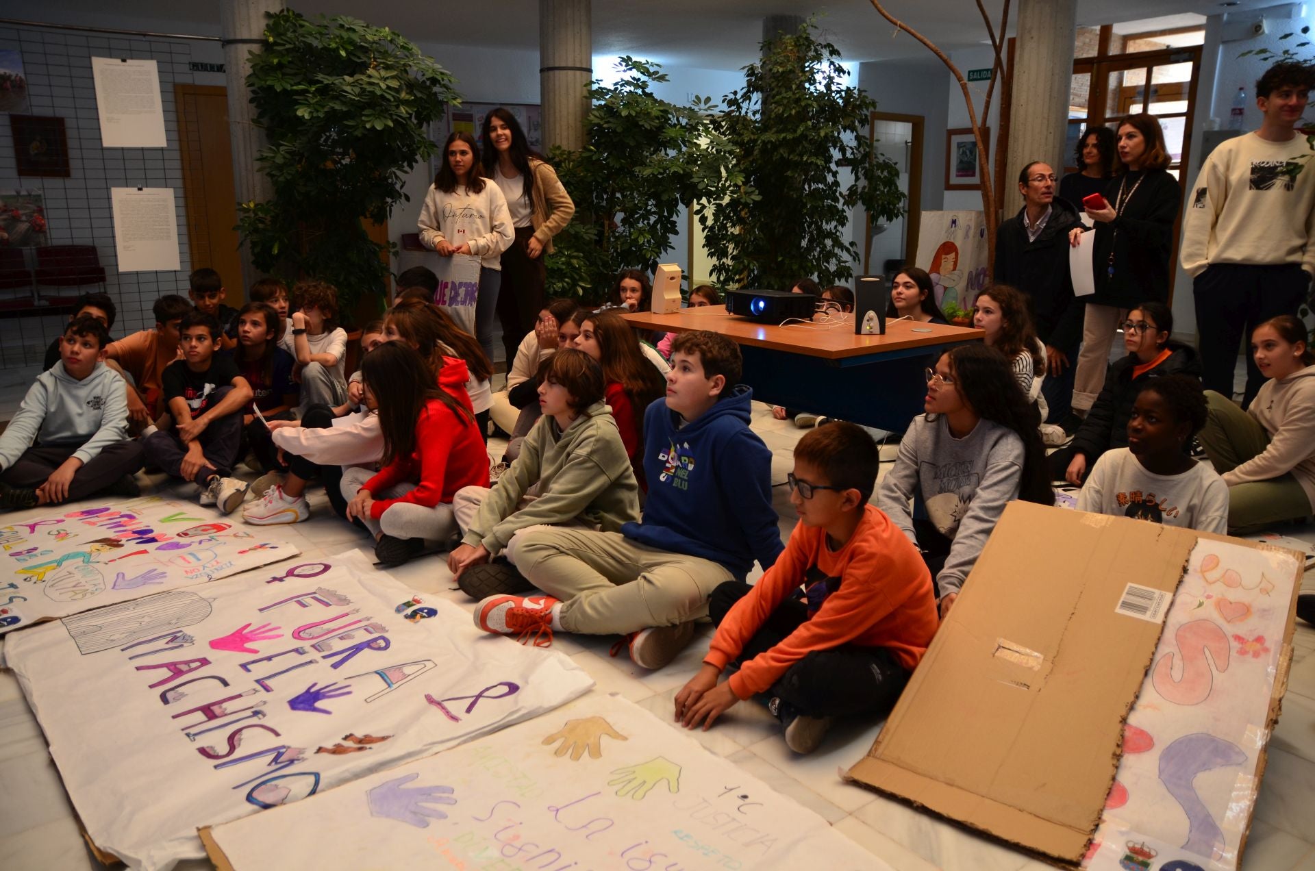 El IES Los Neveros de Huétor Vega clama contra la violencia machista