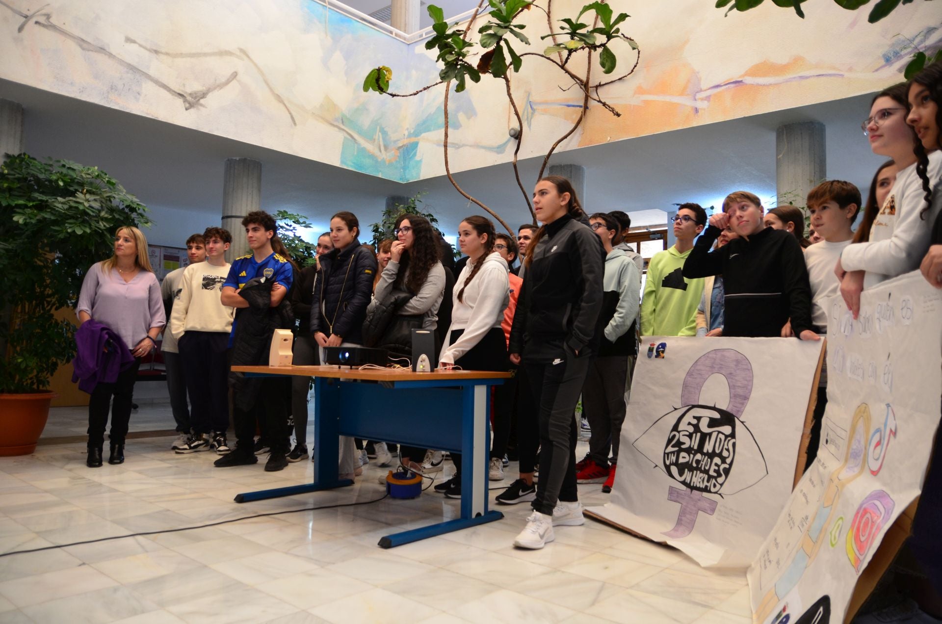 El IES Los Neveros de Huétor Vega clama contra la violencia machista