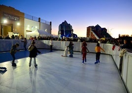 Huétor Vega, una pista de patinaje y la puesta de sol