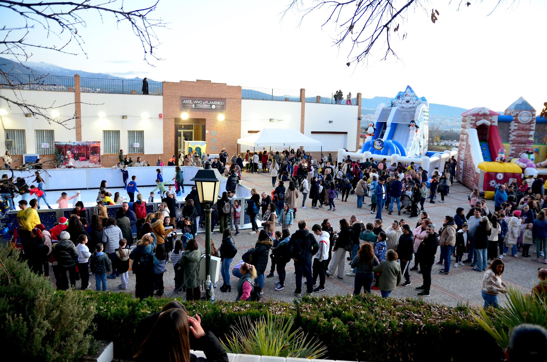 Huétor Vega, una pista de patinaje y la puesta de sol