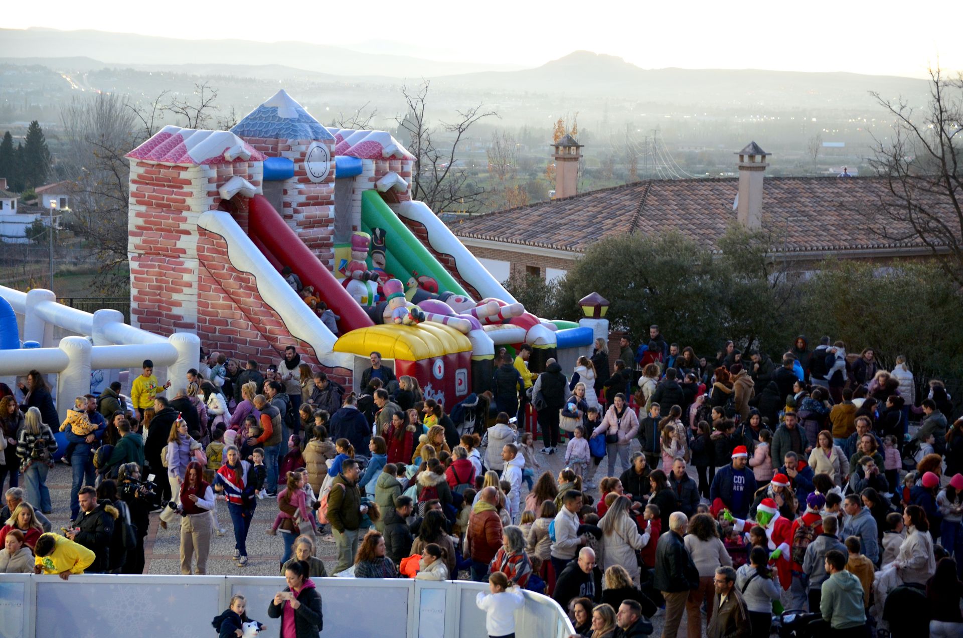 Huétor Vega, una pista de patinaje y la puesta de sol