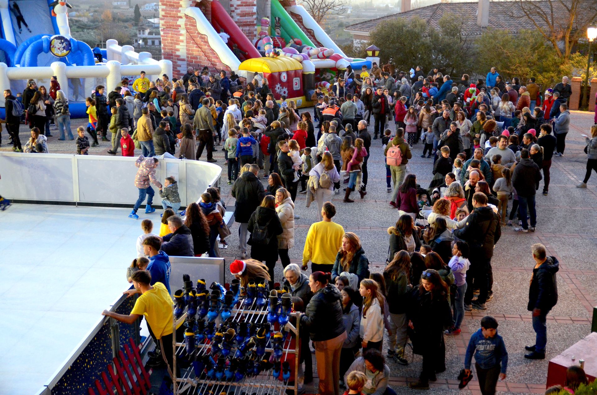 Huétor Vega, una pista de patinaje y la puesta de sol