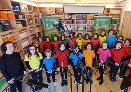 La grabación, en la biblioteca del colegio.