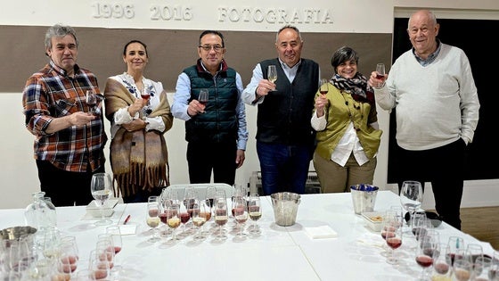 Los jurados evalúan en Huétor Vega los vinos del concurso local y de Granada