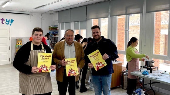 Jóvenes de Huétor Vega aprenden cocina con su particular 'MasterChef'