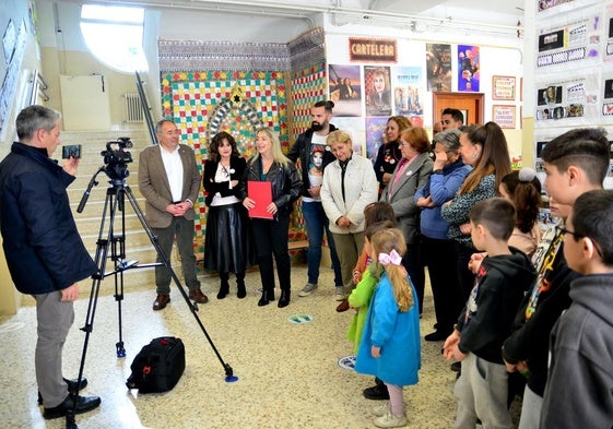 Lectura conjunta del manifiesto institucional en Huétor Vega.