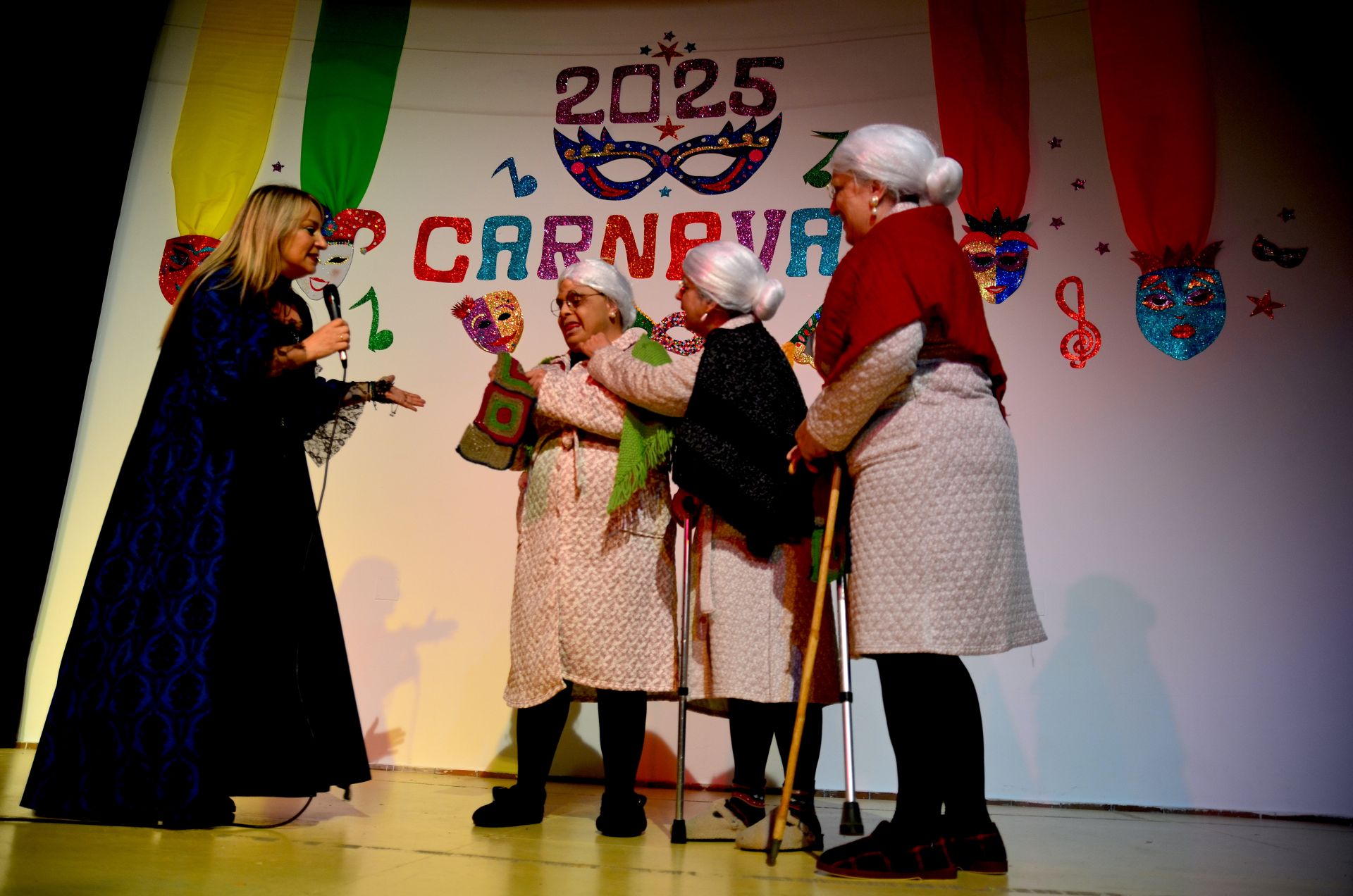 Tarde de disfraces y chirigota en Huétor Vega