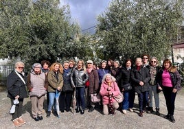 Un grupo de mujeres de Huétor Vega celebra una convivencia en Beas de Granada