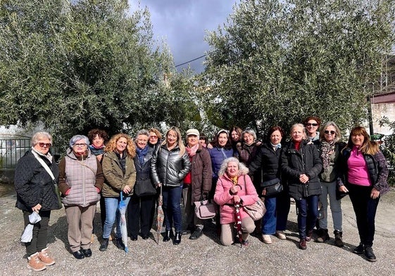 Un grupo de mujeres de Huétor Vega celebra una convivencia en Beas de Granada