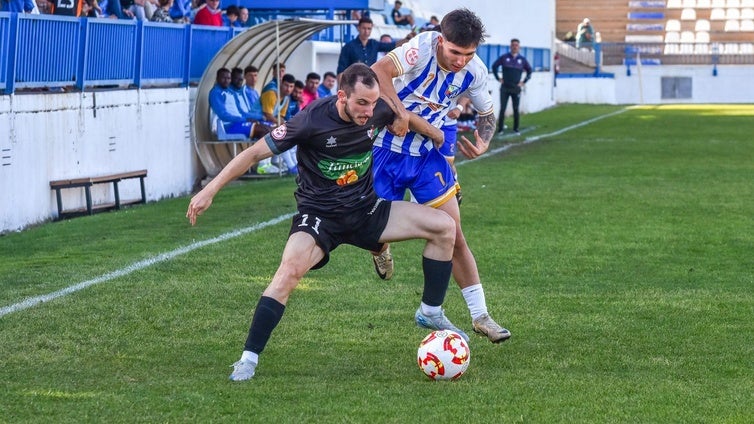 El Motril doblega con solvencia al Huétor Vega