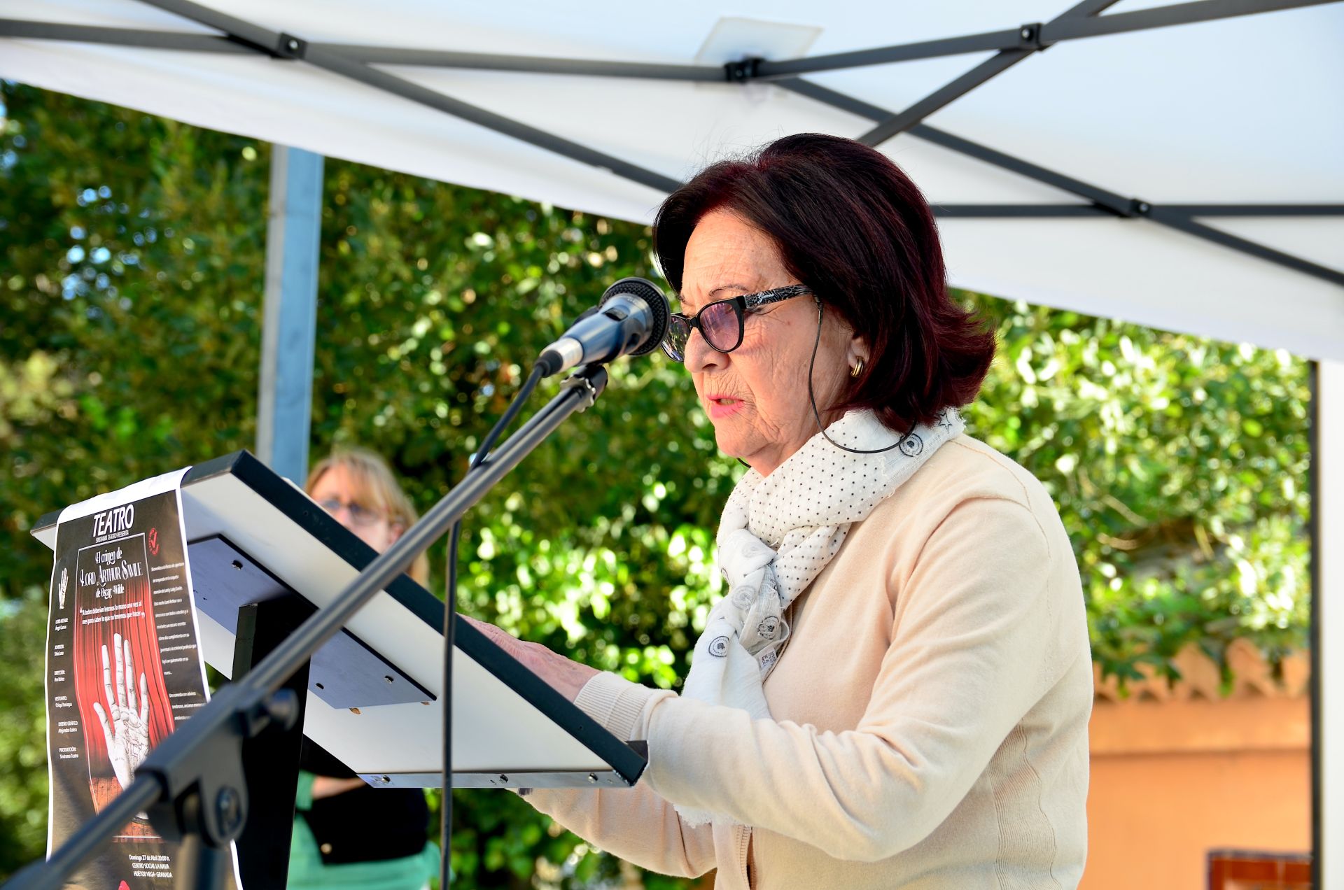 Huétor Vega lee 'El Quijote' en el Carmen de San Rafael