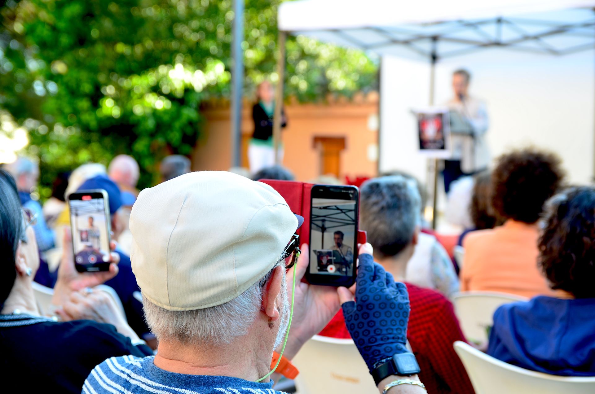 Huétor Vega lee 'El Quijote' en el Carmen de San Rafael