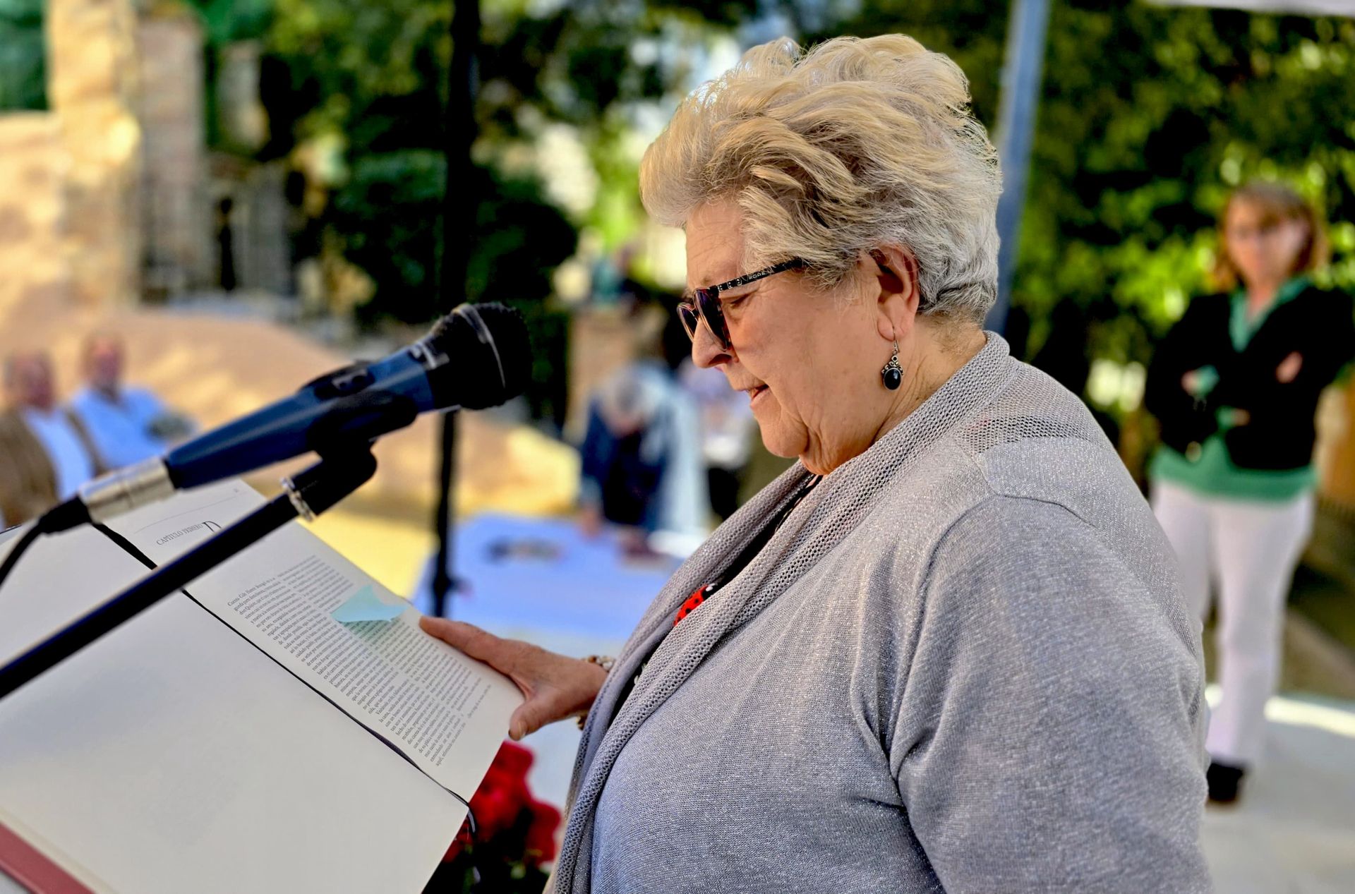 Huétor Vega lee 'El Quijote' en el Carmen de San Rafael