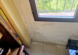 Problemas de humedades en las viviendas sociales de La Nava.