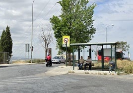 Nueva marquesina de la línea 184, entre Huétor Vega y Granada.