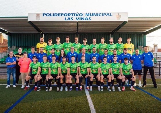 Foto oficial del CD Huétor Vega en la temporada 2024-2025.