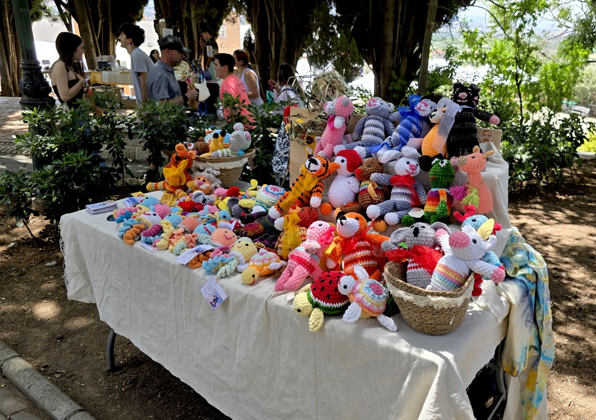 Músicos y artesanos unen fuerzas solidarias en Huétor Vega