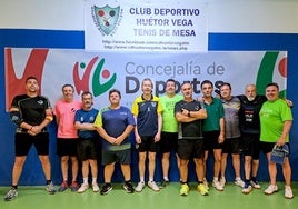 La segunda jornada de la Liga de Verano de tenis de mesa de Huétor Vega reunió a once veteranos.