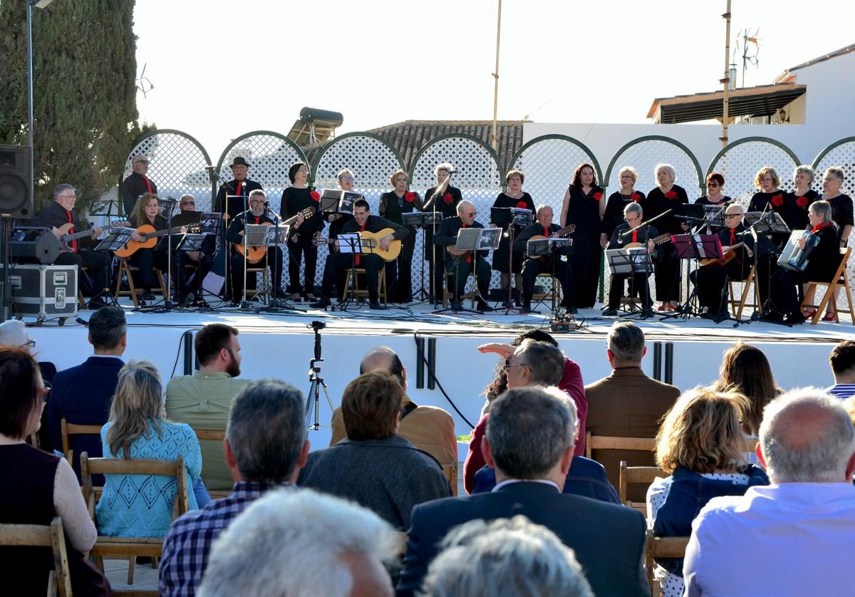 La Rondalla San Roque, en la Plaza Abdal Malik de Huétor Vega.