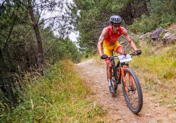 Sergio Correa, en un tramo en bici en el mundial.