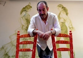 Miguel Baños, presidente de la peña, en el escenario de La Parra Flamenca.