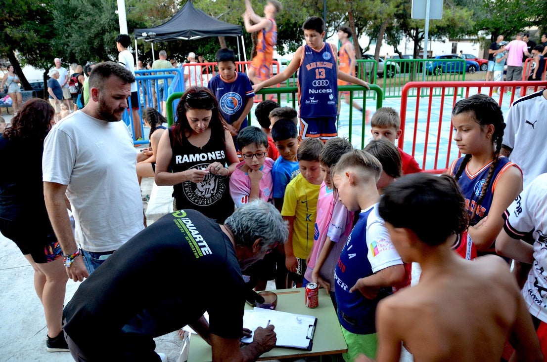 Huétor Vega, el pueblo que 'activa' sus plazas en verano