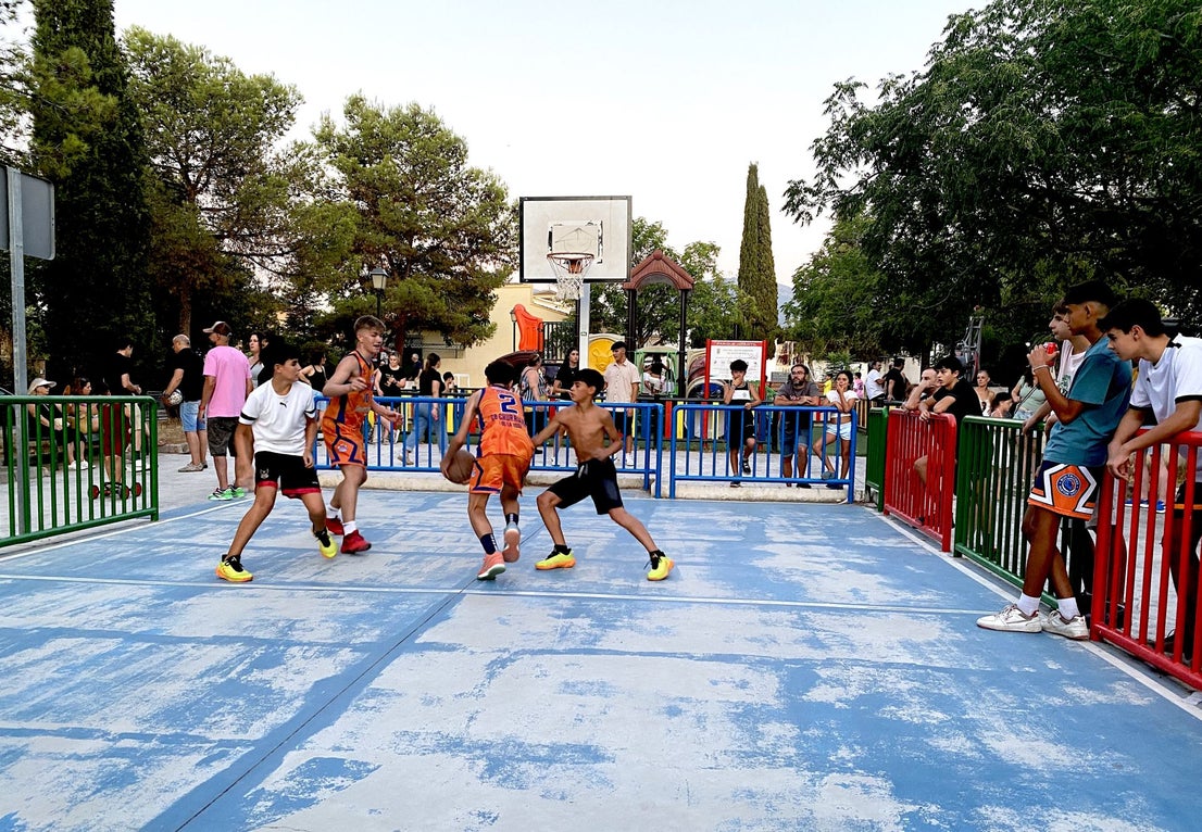 Huétor Vega, el pueblo que 'activa' sus plazas en verano