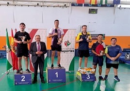 Podio del absoluto abierto, en el Pabellón La Libertad de Huétor Vega.