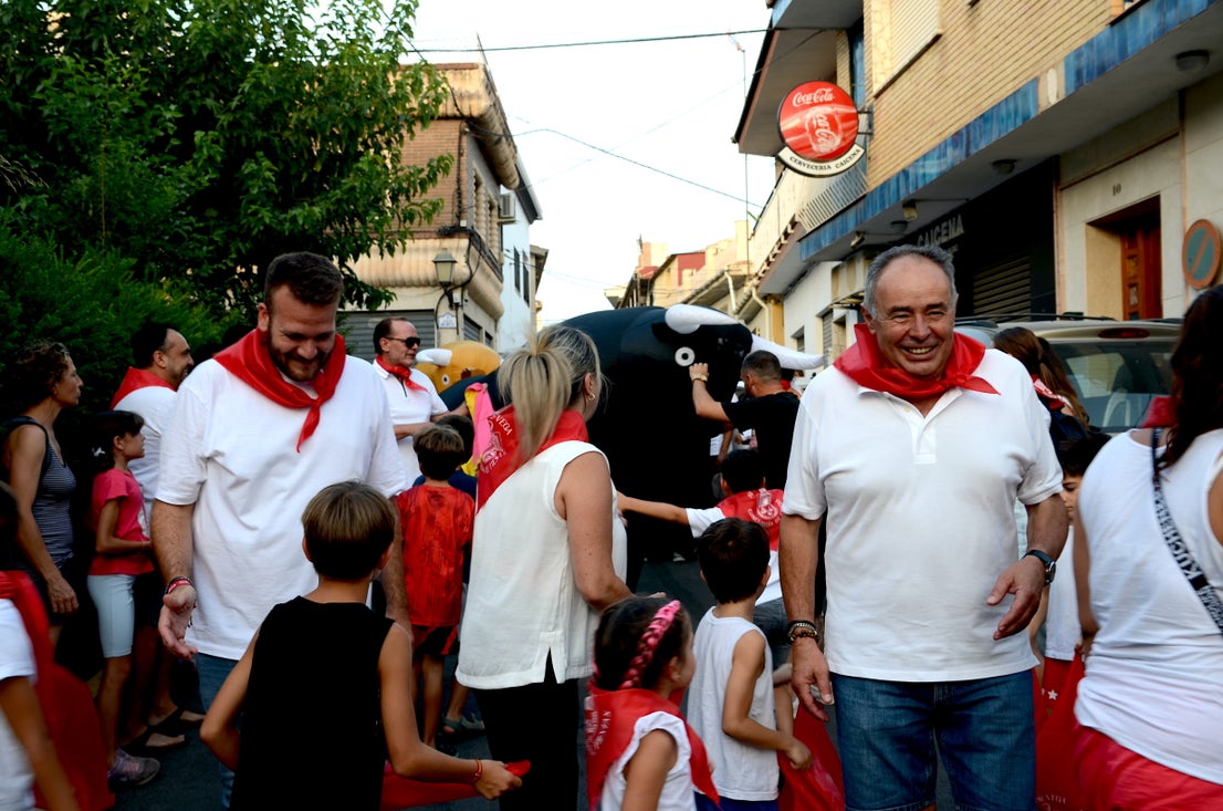 Encuéntrate en el 'encierro de toros' familiar de Huétor Vega