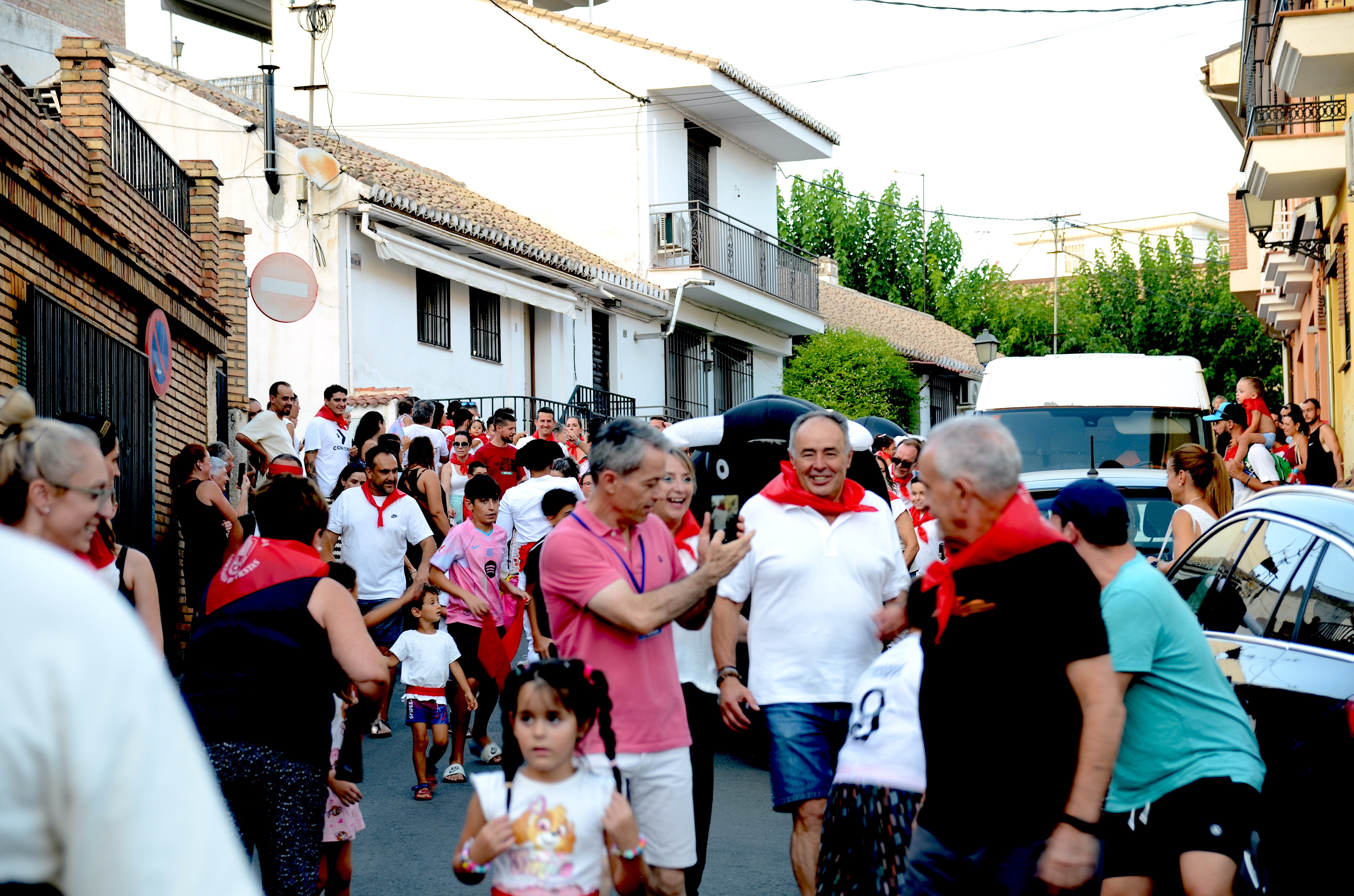 Encuéntrate en el &#039;encierro de toros&#039; familiar de Huétor Vega