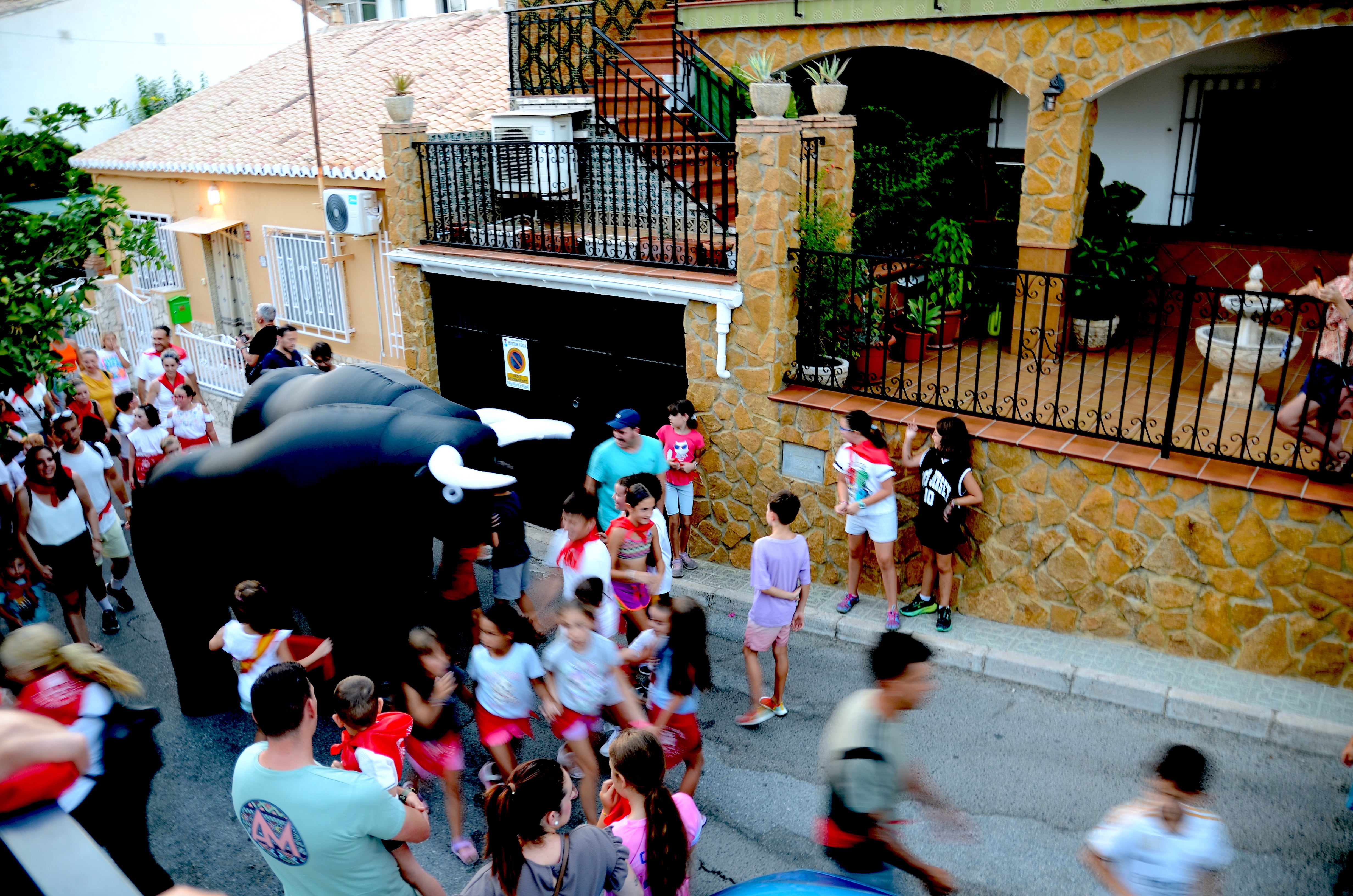 Encuéntrate en el &#039;encierro de toros&#039; familiar de Huétor Vega