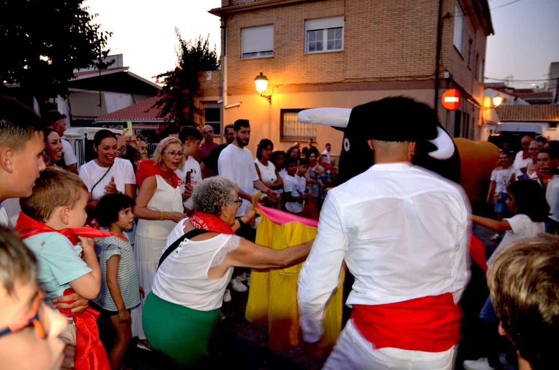 Encuéntrate en el 'encierro de toros' familiar de Huétor Vega