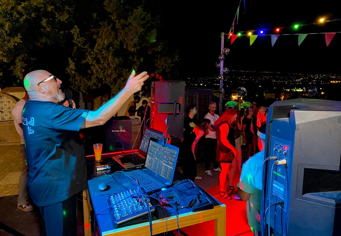 Fiesta 'ochentera' en Huétor Vega