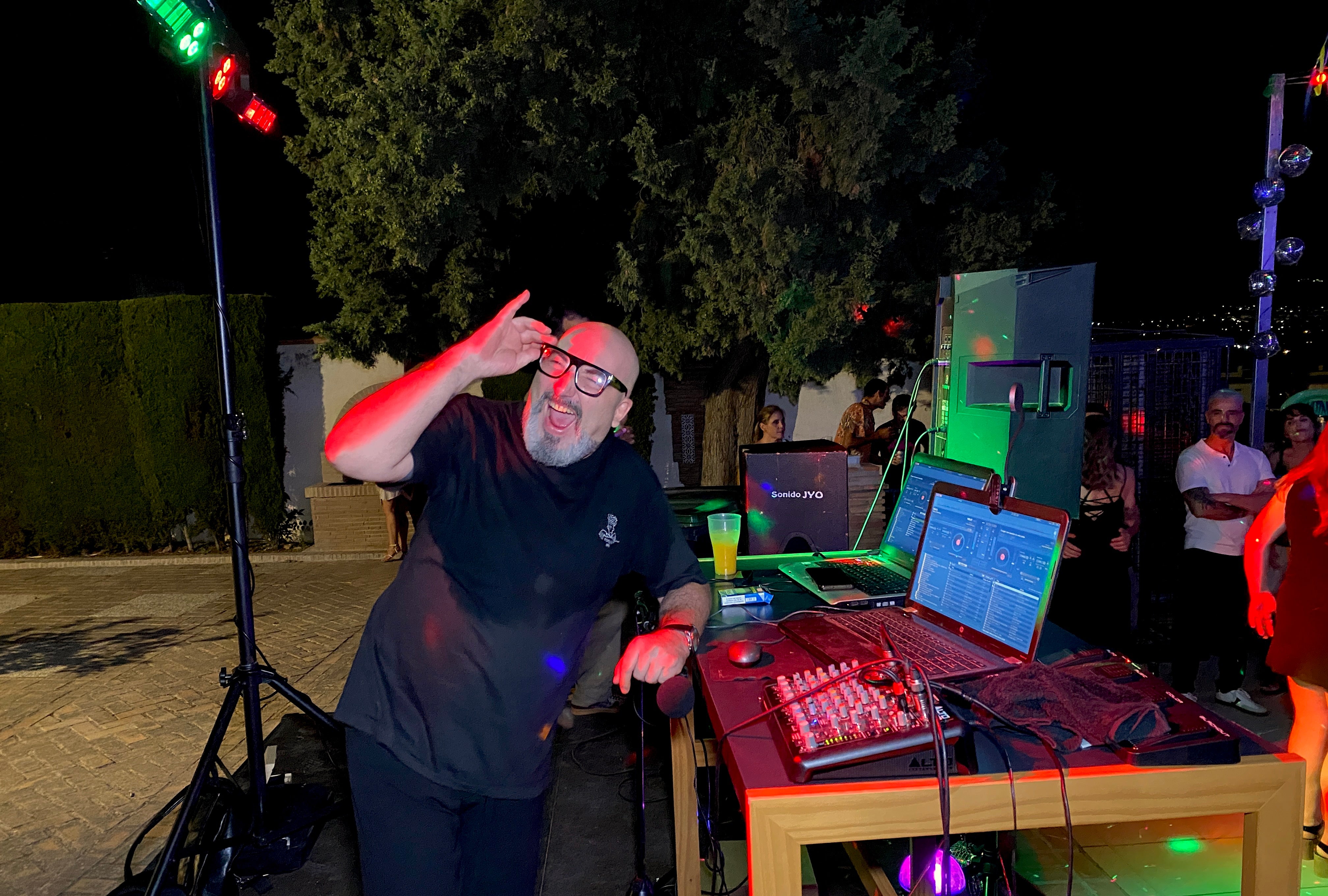 Fiesta &#039;ochentera&#039; en Huétor Vega