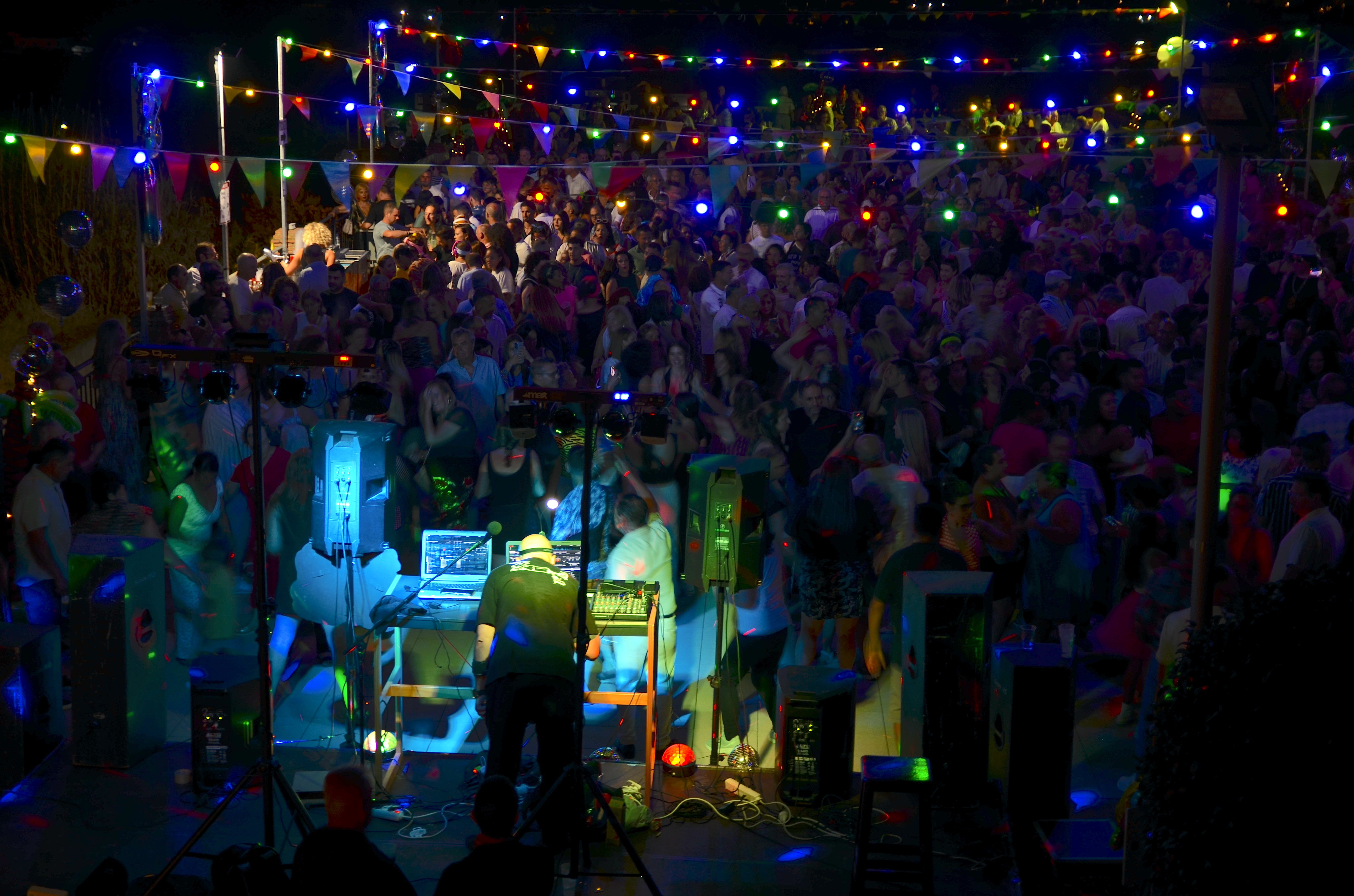Fiesta &#039;ochentera&#039; en Huétor Vega