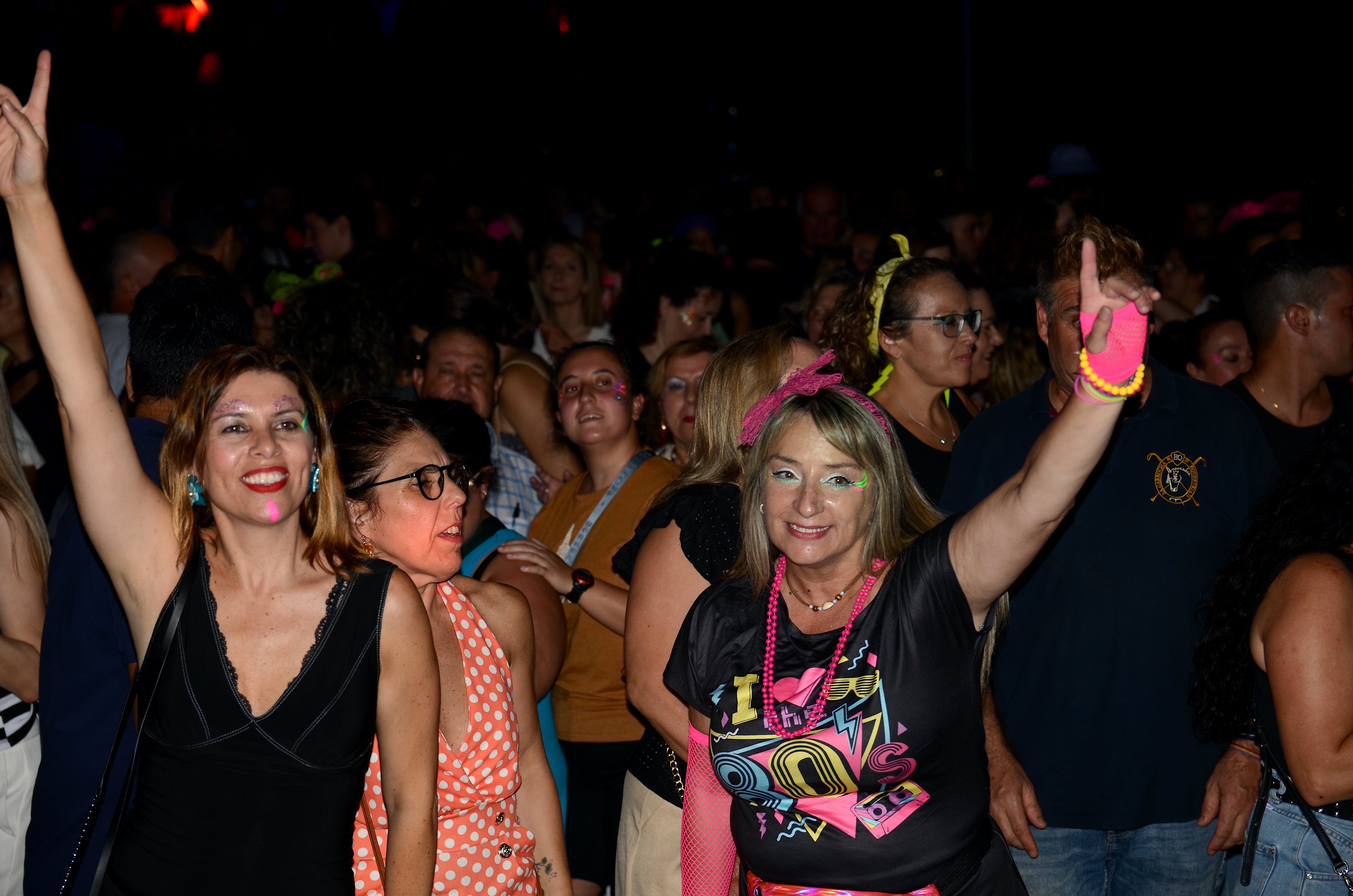 Fiesta &#039;ochentera&#039; en Huétor Vega