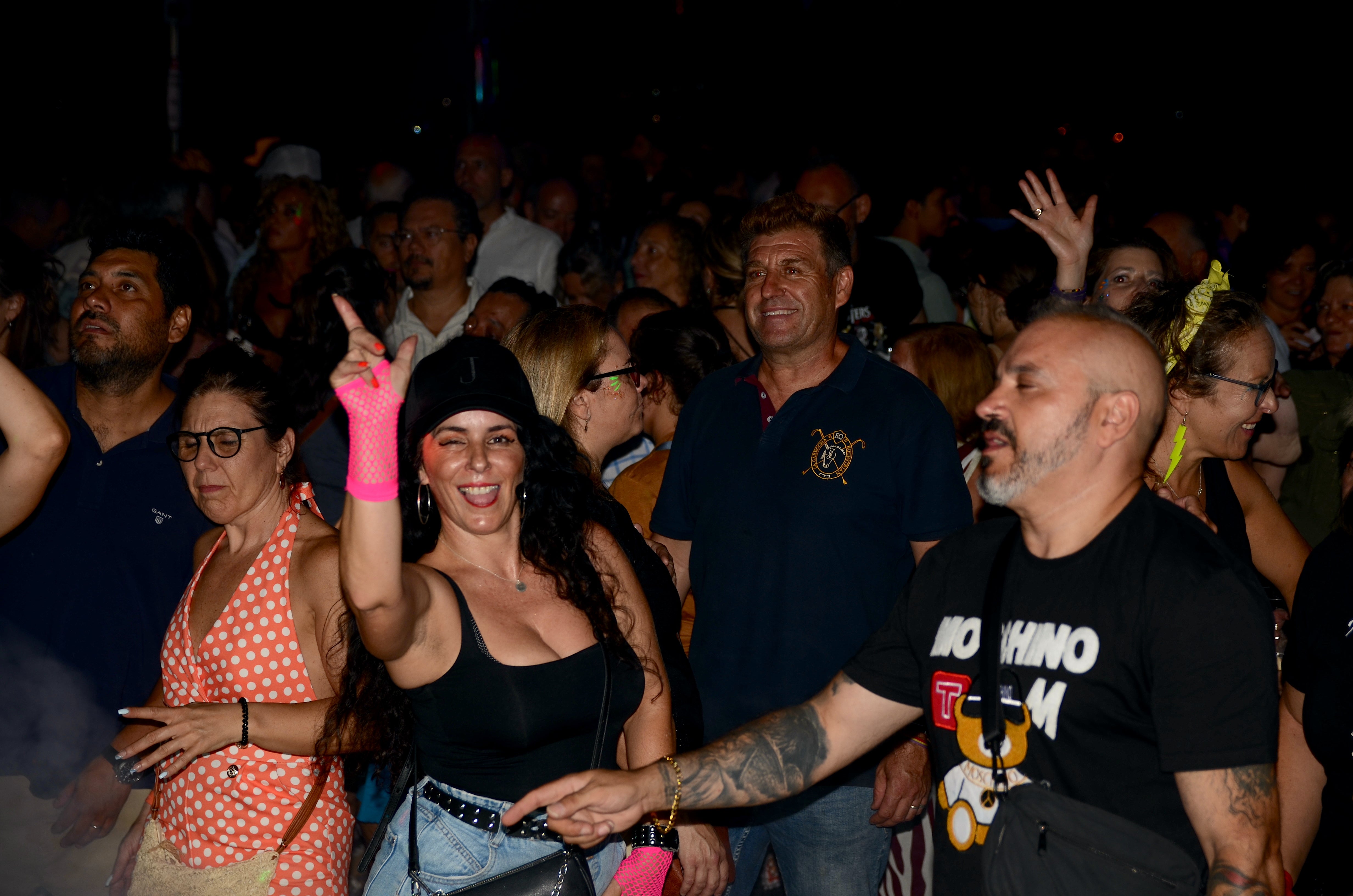 Fiesta 'ochentera' en Huétor Vega