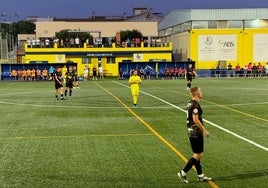Momento del partido anoche en el Miguel Moranto de Huétor Tájar.