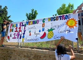 Pancarta en el Espacio Joven, este verano en Huétor Vega.