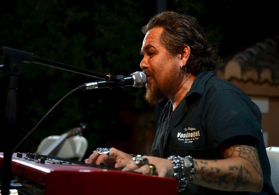 Jimmy Barnatán, cantando blues al teclado en el primer concierto de la 'Spanish caravan'.