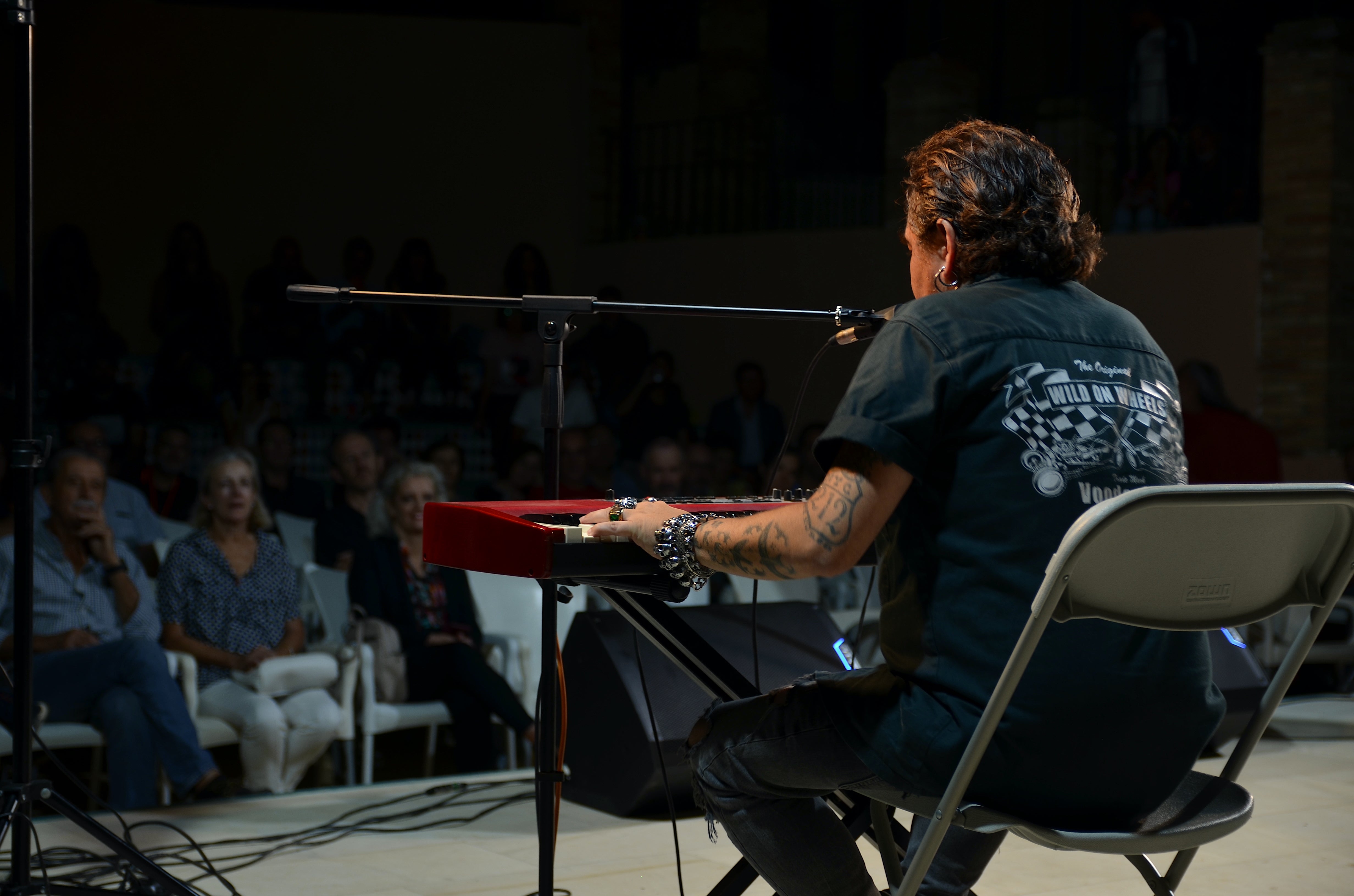 Música y poesía, de la mano ante el público.