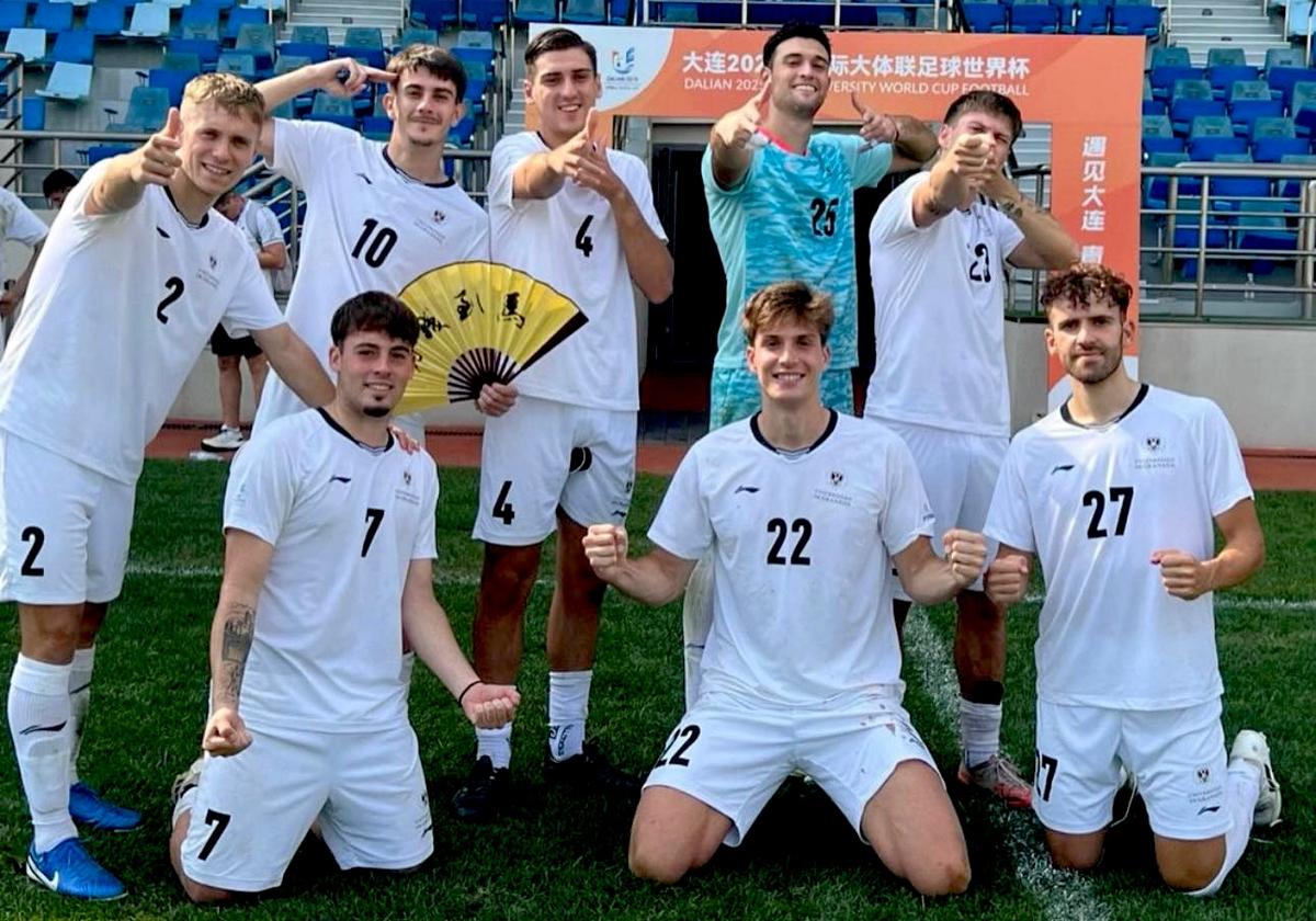 Los 'ocho fantásticos' del CD Huétor Vega que han conseguido el bronce mundial con la camiseta de la UGR.