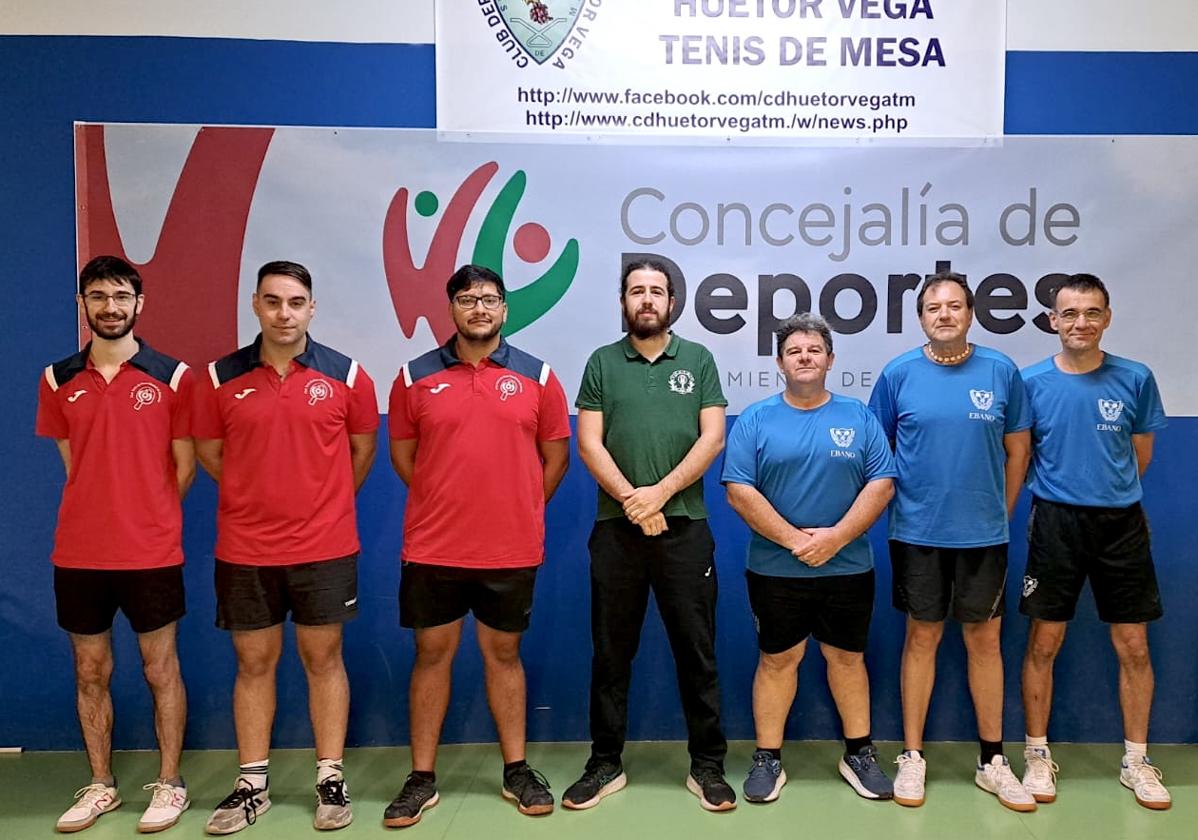 Estreno en Tercera División nacional, con los hueteños a la derecha.