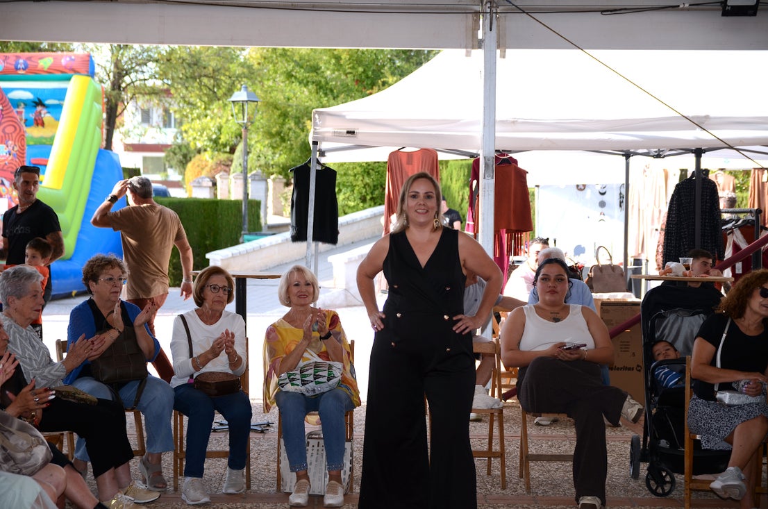 El comercio local desfila en Huétor Vega
