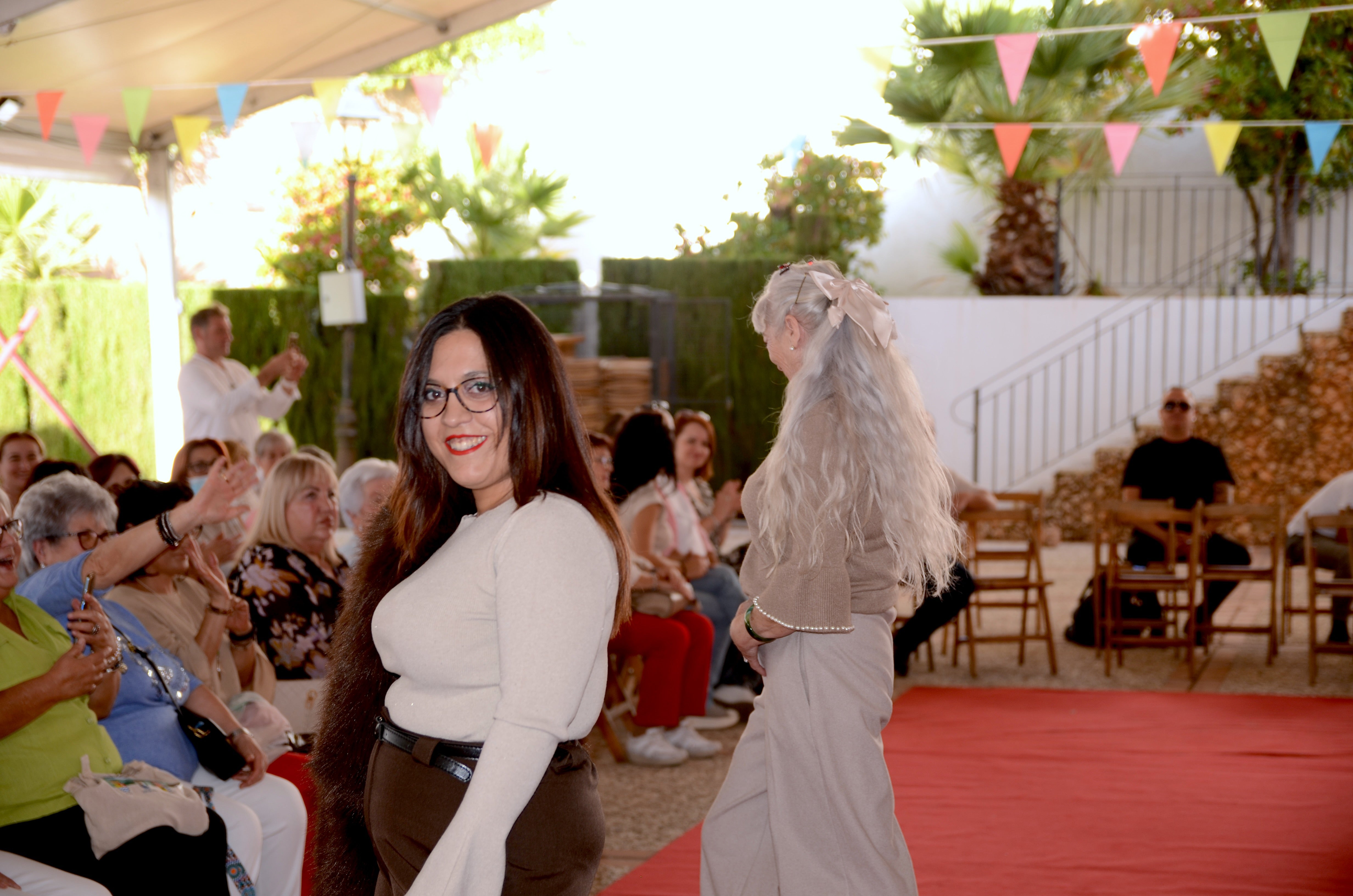 El comercio local desfila en Huétor Vega