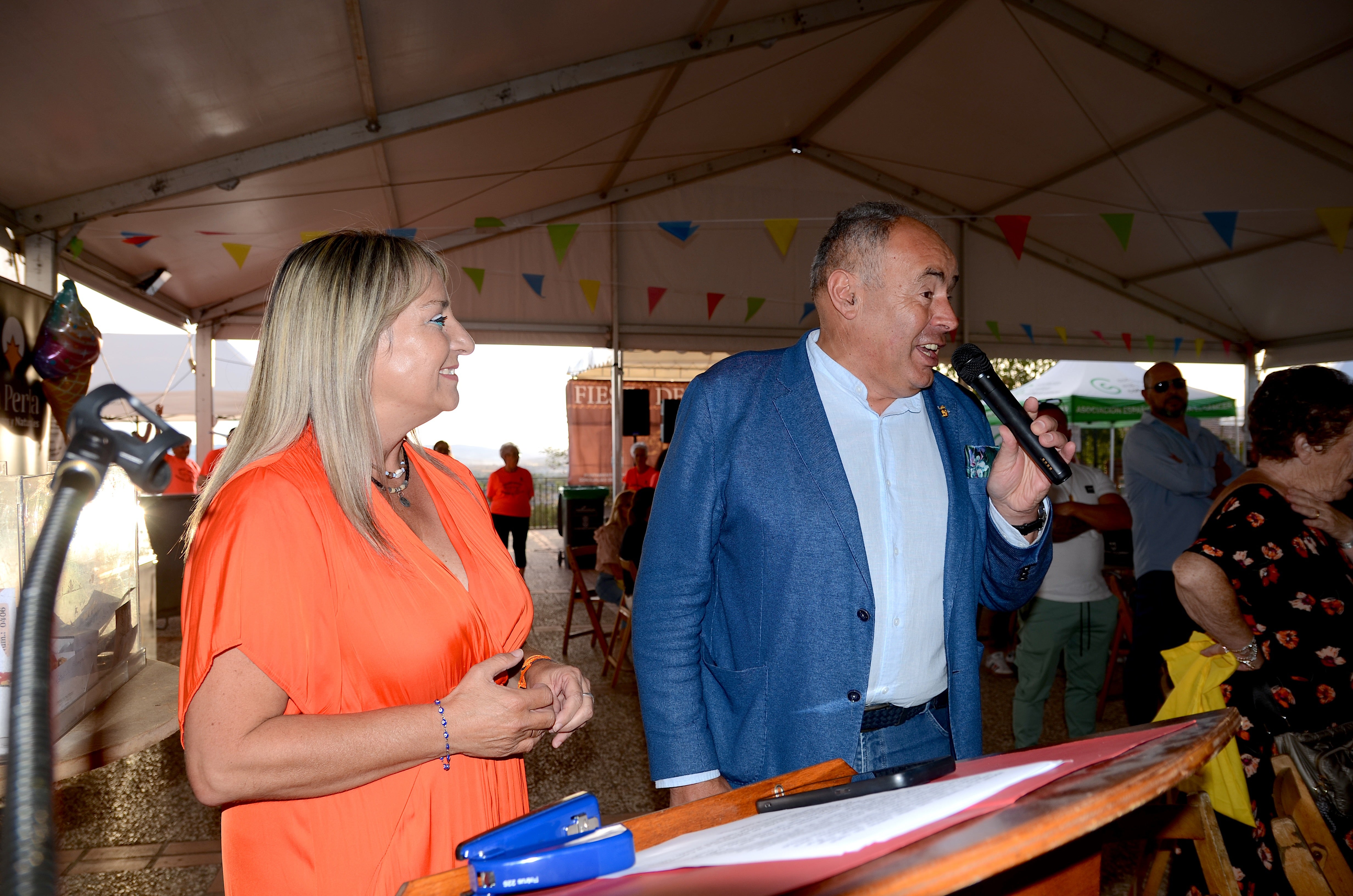 El comercio local desfila en Huétor Vega